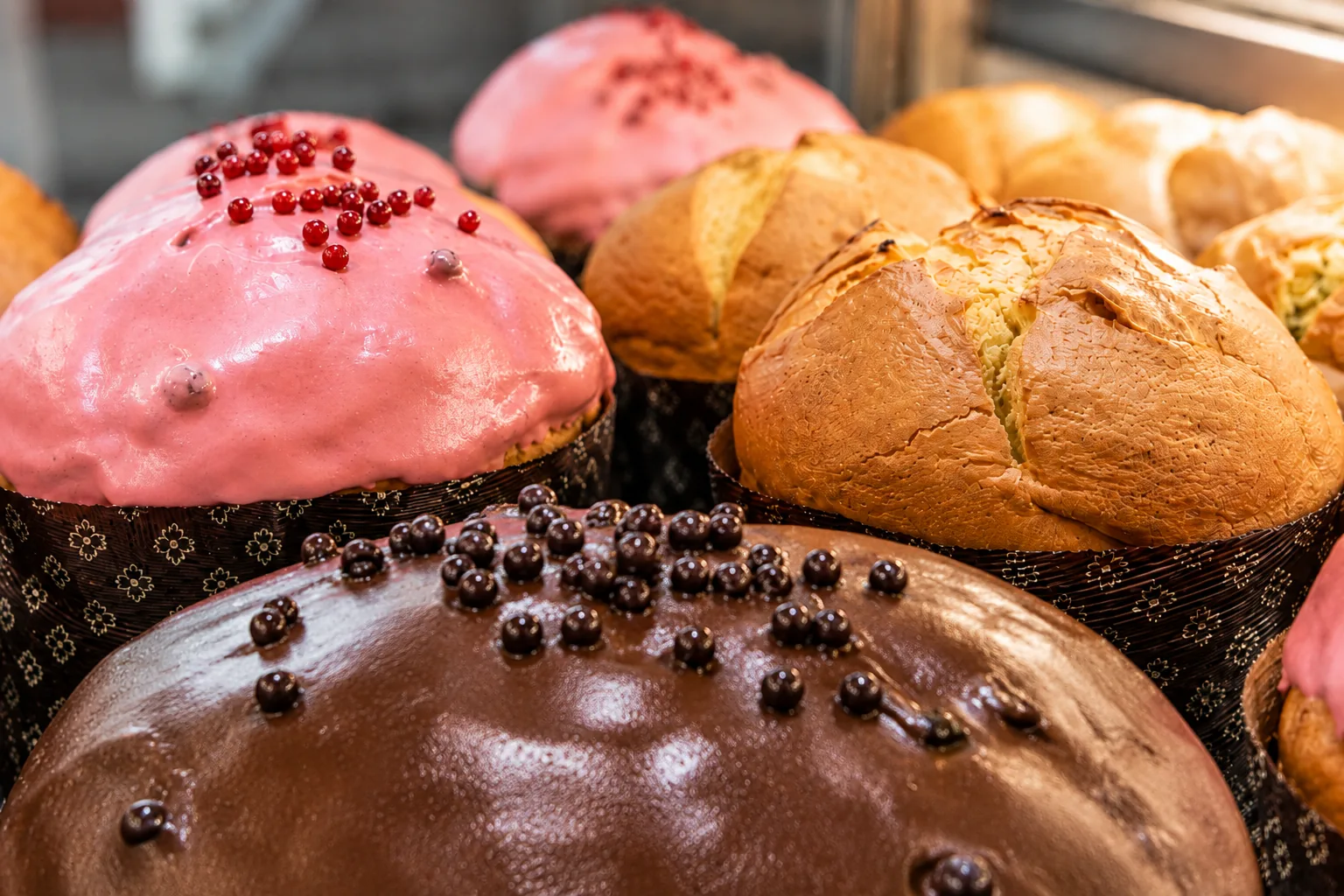 Panettoni glassati Chantignè appena sfornati